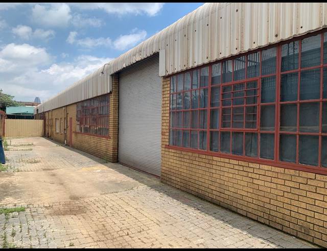 1,000M² WAREHOUSE TO LET IN WYNBERG